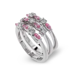 Dreiteiliger Ring mit rosafarbenen und klaren Diamanten.