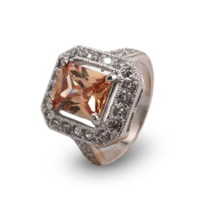 Eleganter Ring mit champagnerfarbenem Stein und funkelnden Akzenten.