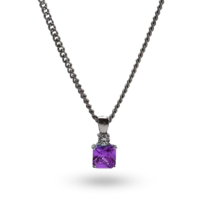 Anhänger mit einem violetten Diamanten.