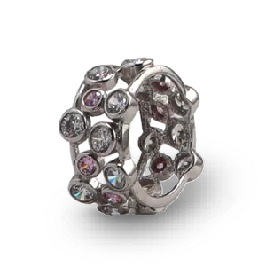 Ring mit kleinen Diamanten.