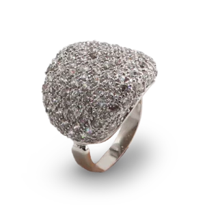 Herrlicher Diamantring, besetzt mit vielen kleinen Diamanten.