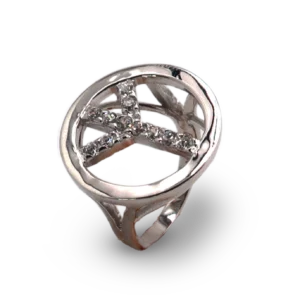 Eleganter Ring, besetzt mit funkelnden kleinen Diamanten.