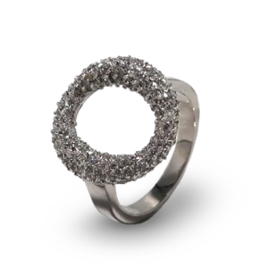 Ring in Kreisform mit funkelndem Steinbesatz.