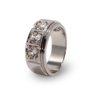 Schöner Silberring, besetzt mit drei Diamanten.
