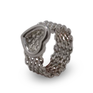 Silberner Ring mit Herz-Design.