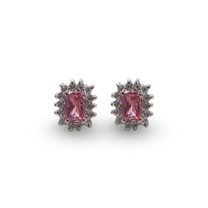 Quadratische, rosafarbene Ohrringe mit Diamantbesatz.