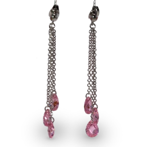 Dreiteilige Ohrringe mit rosa Diamanten.