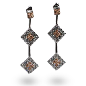 Elegante lange Ohrringe mit Diamanten.