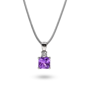 Anhänger mit einem violetten Diamanten.