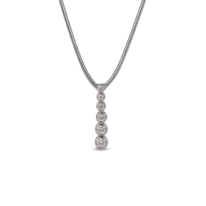 Diamantkettenanhänger mit sechs Diamanten.