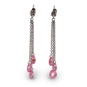 Dreiteilige Ohrringe mit rosa Diamanten.