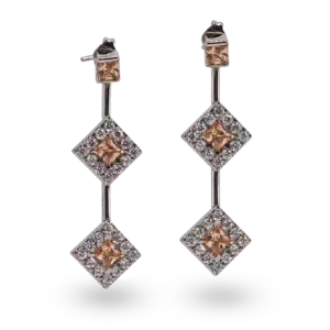 Elegante lange Ohrringe mit Diamanten.
