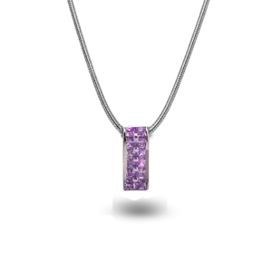 Länglicher Kettenanhänger in Violett.